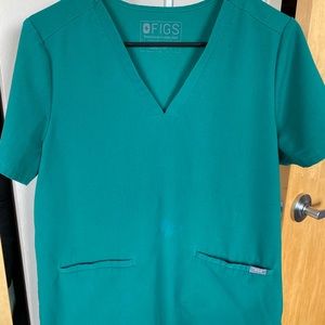 FIGS SCRUBS: Casma Three-Pocket Scrub Top